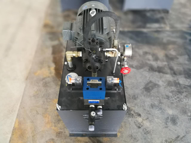 塑料機(ji)械液壓(yā)系統