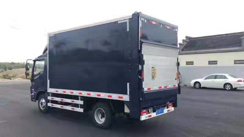 垂直升降汽(qi)車尾闆