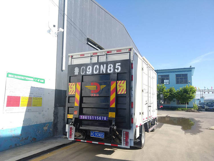 2.0T懸臂式汽(qì)車尾闆