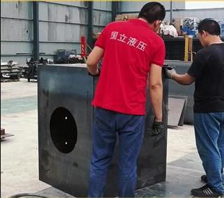 大型(xíng)液壓站 國立液壓(ya)，為機械企業提供(gòng)動